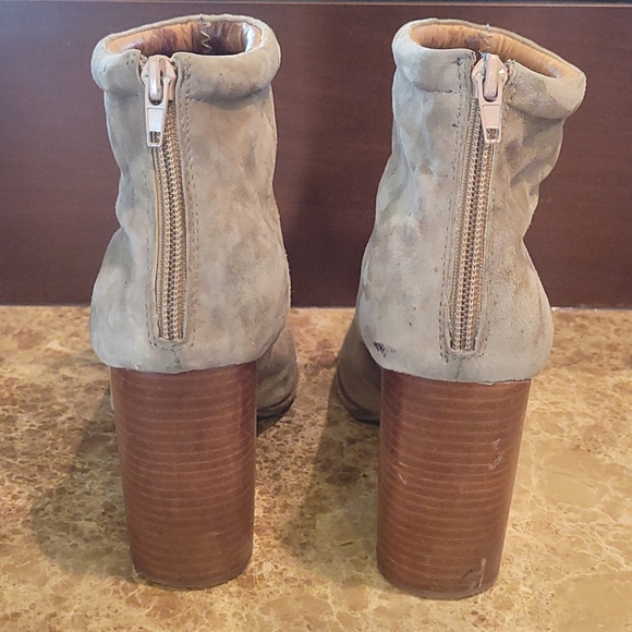 WOMEN'S JEFFREY CAMPBELL BEIGE SUEDE RUMBLE BOOTS - Picture 6 of 8